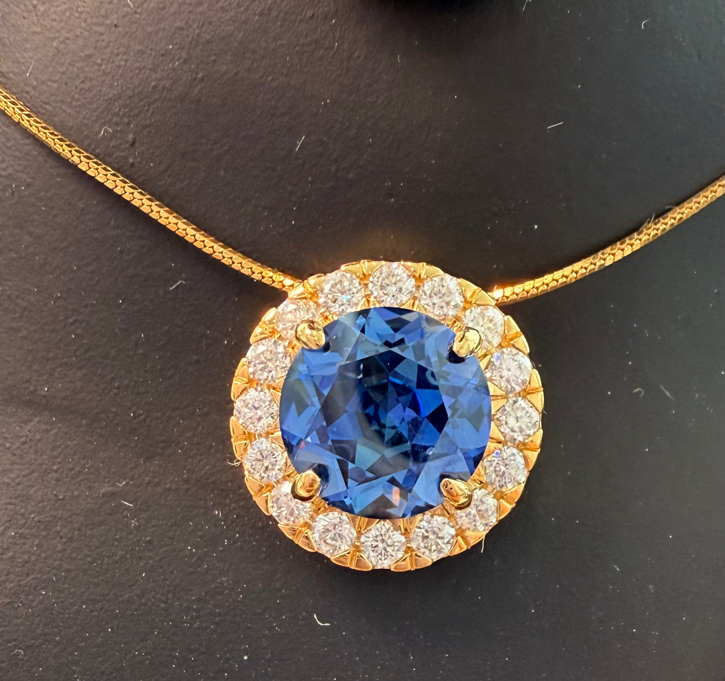 Lab-Grown 1.40ct Cornflower Blue Pendant