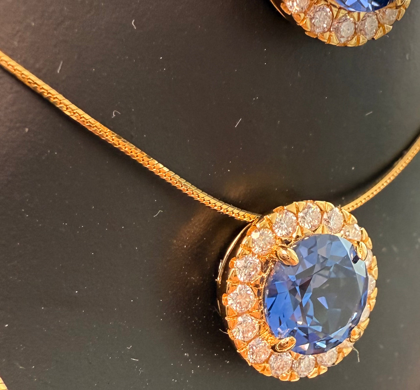 Lab-Grown 1.40ct Cornflower Blue Pendant